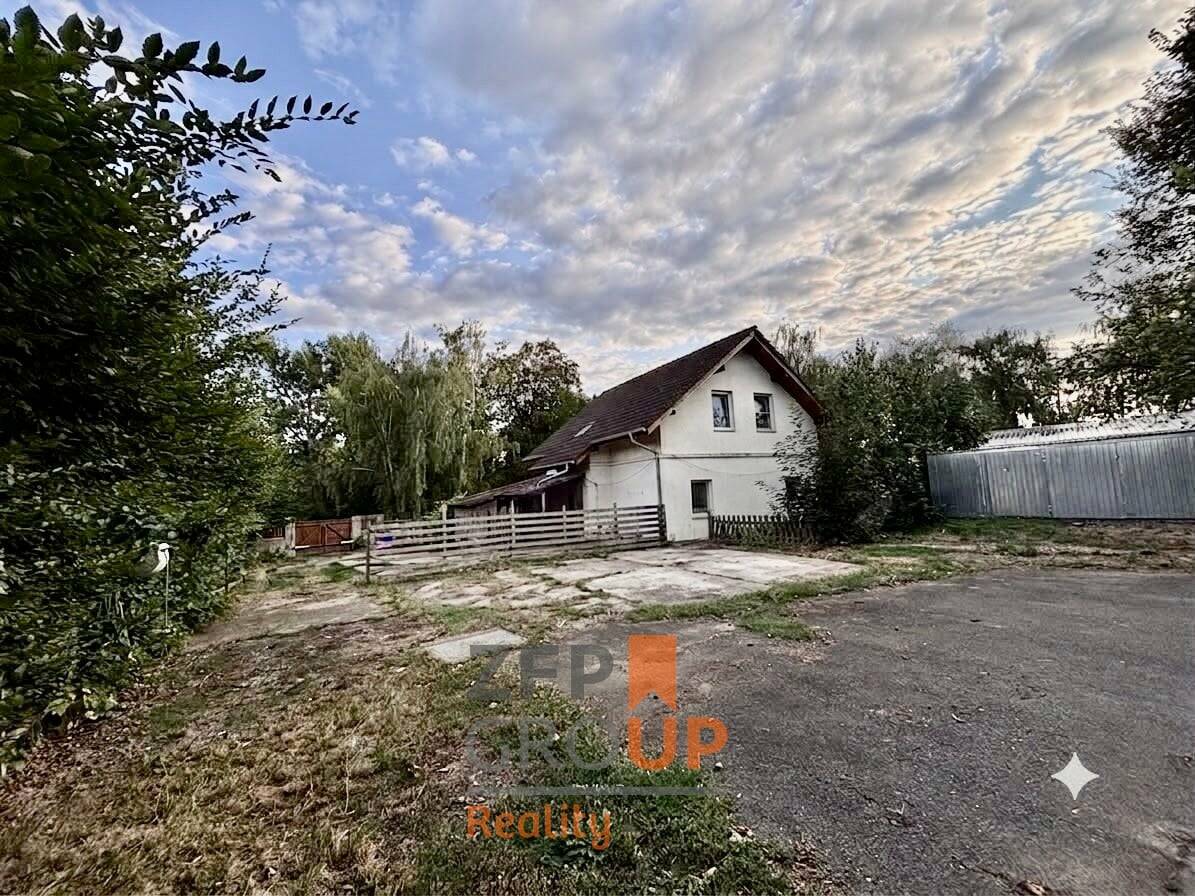 Rodinný dům 4+1 Lovosice – Pohled na dům ze zahrady