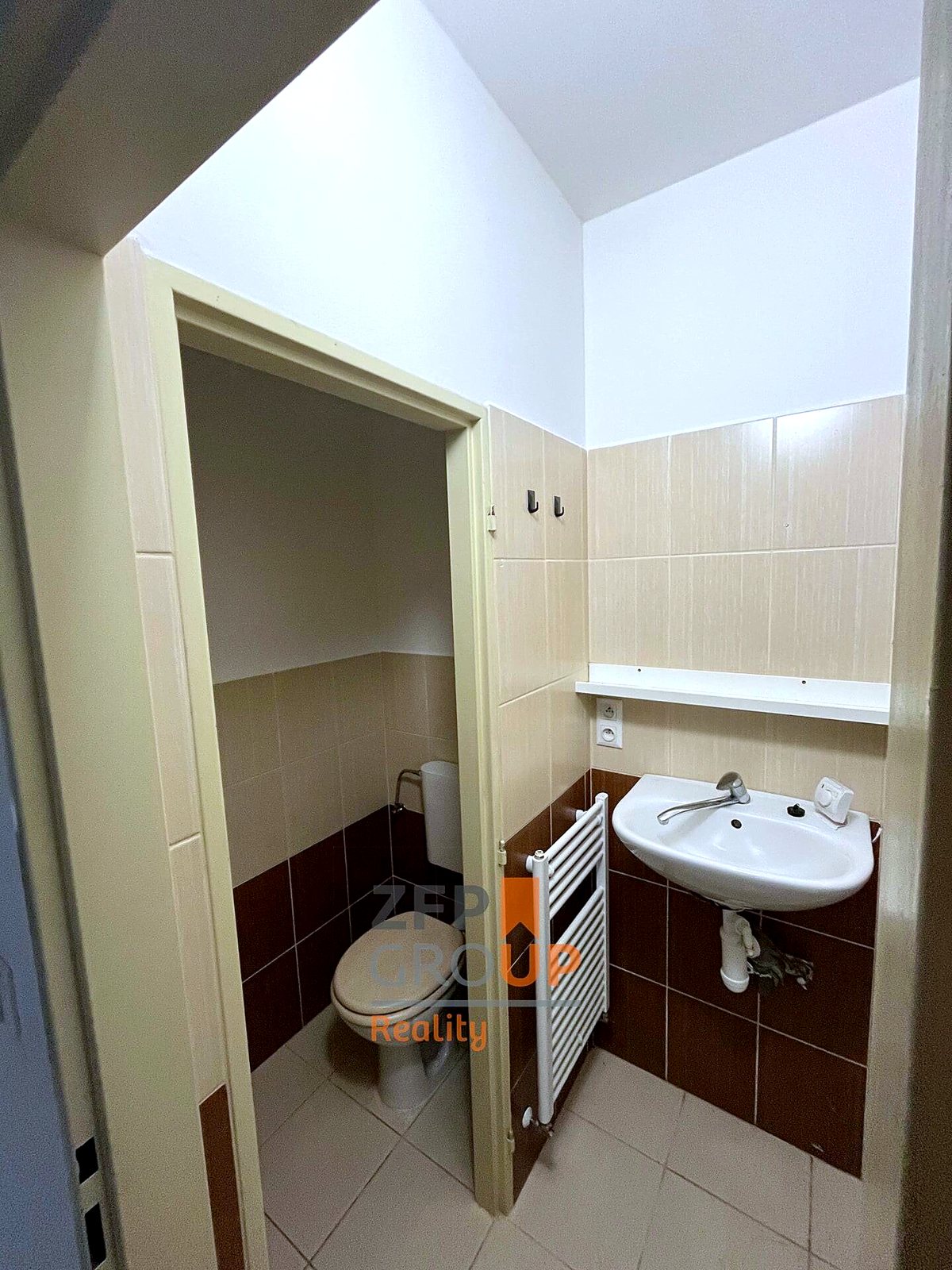 Pronájem bytu 2+kk Třebíč, Nové Město – koupelna s wc